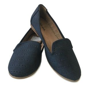 Blue White Mountain Flats Size 7W